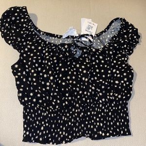 Hippie rose Black with white flowers crop top